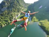 开云平台-街道上的史诗对决，西班牙绝杀勒沃库森，F1焦点战改写历史