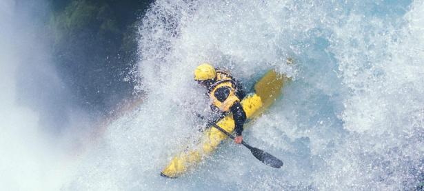 开云体育下载-赛道上的心跳时刻，索伯车队险胜迈凯伦，塞恩斯状态火热改写格局