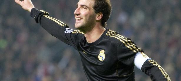 开云体育登录-深圳队对阵马刺，布克的自我救赎之战