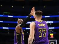 开云体育下载-詹姆斯砍下三双，领导湖人大胜快船的简单介绍