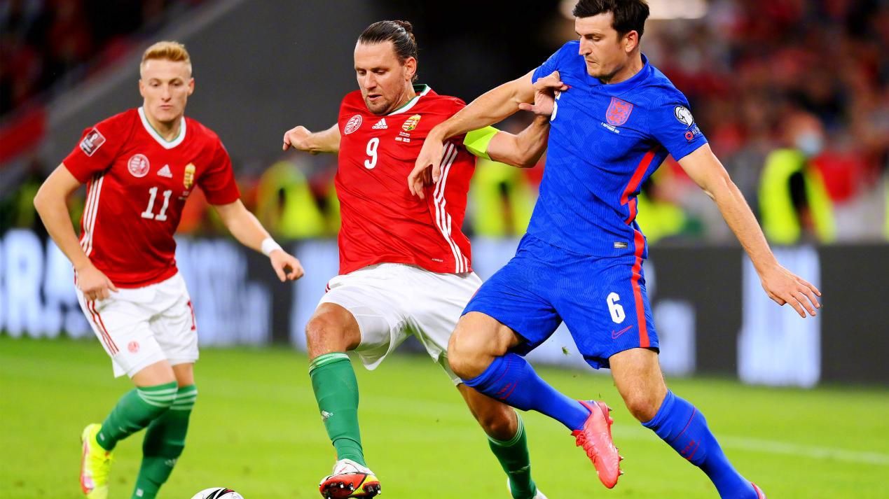 包含匈牙利队在激烈比拼中晋级，迈向胜利的词条