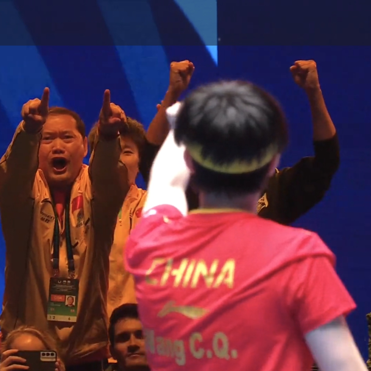 包含非洲球员在擂台上大放异彩，引领球队冲向胜利的词条