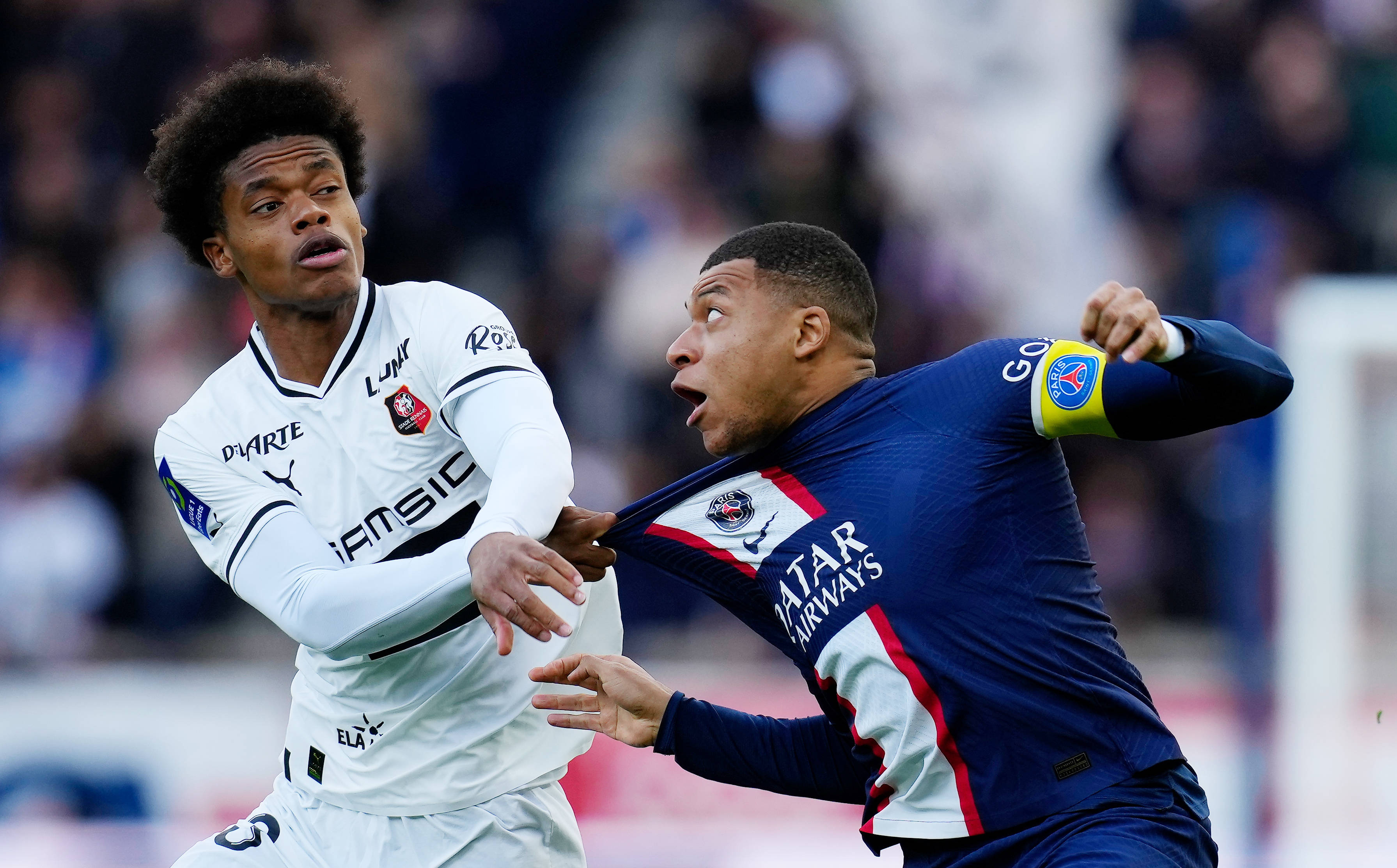 包含巴黎圣日耳曼完胜对手，领先优势扩大的词条