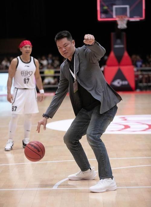 出色助攻带领球队走向胜利 出色助攻带领球队走向胜利