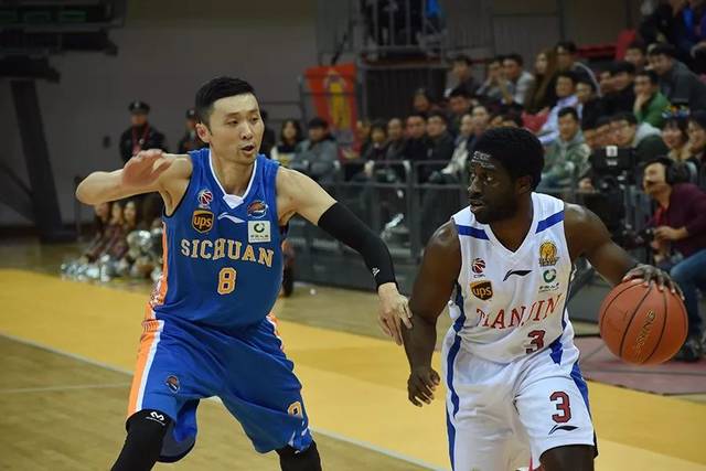 南特球员发挥出色，助球队逆转胜利的简单介绍