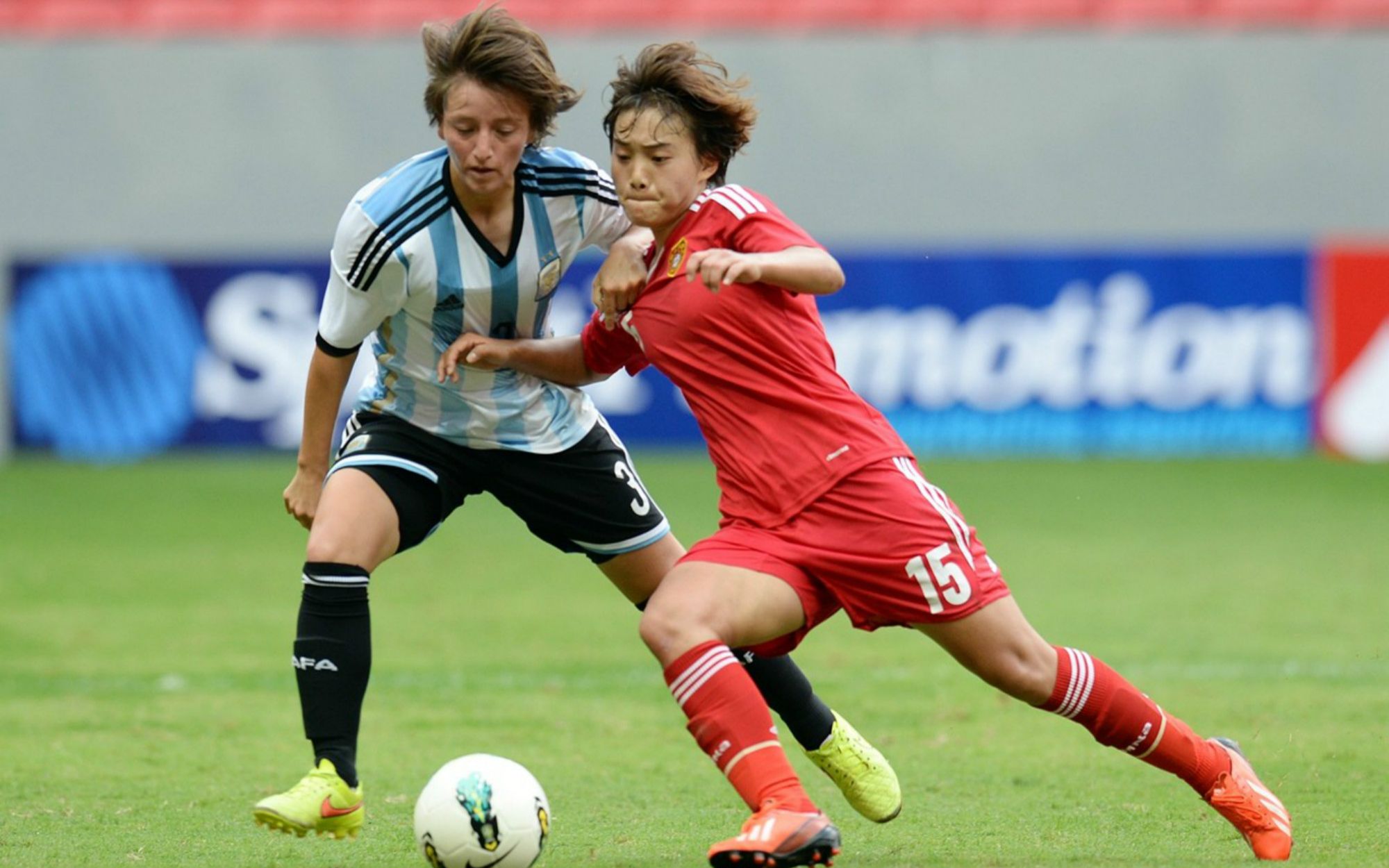 包含捷克女足遭遇两连败，无缘淘汰赛的词条