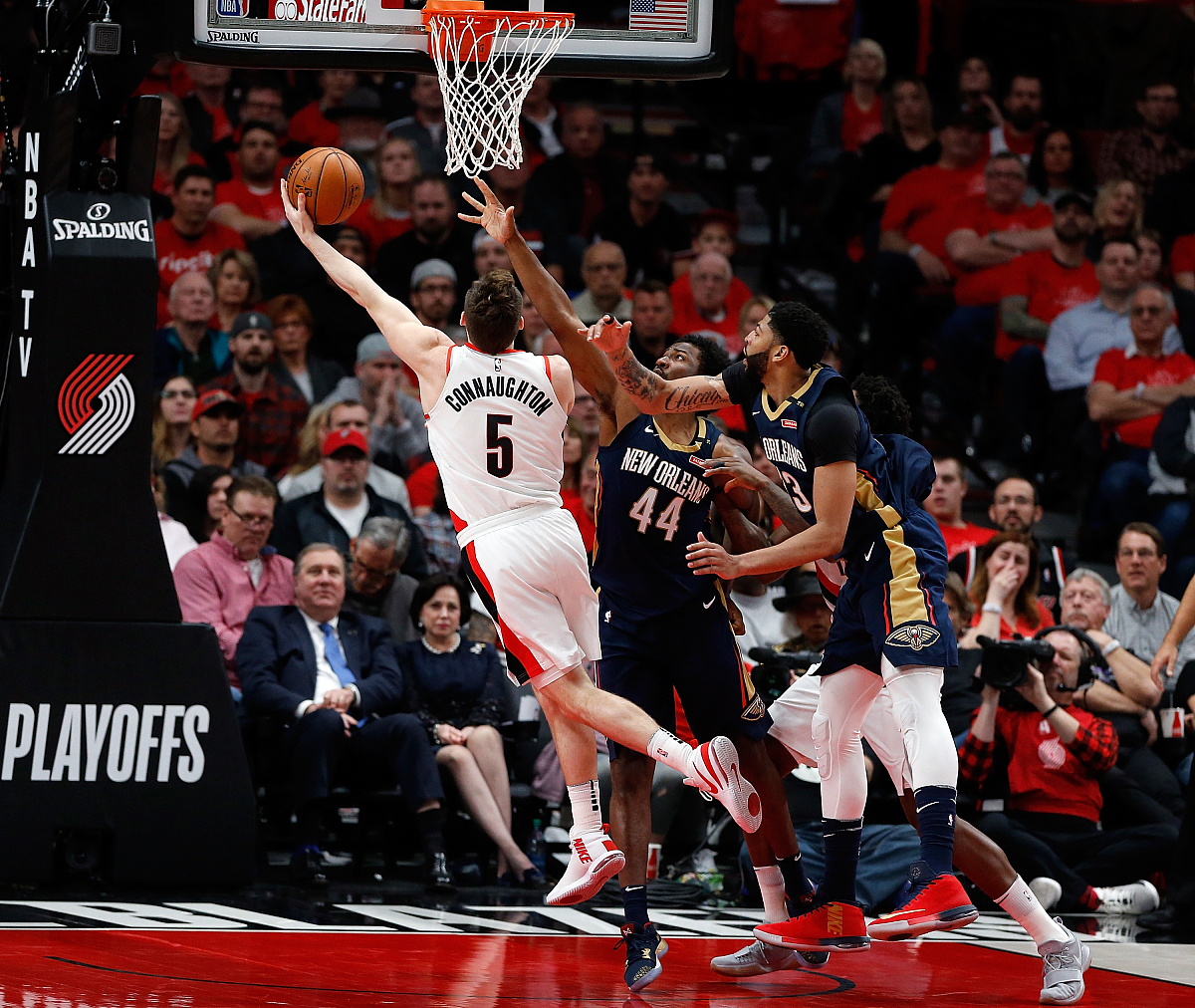 鹈鹕绝杀76人，詹姆斯状态火热的简单介绍