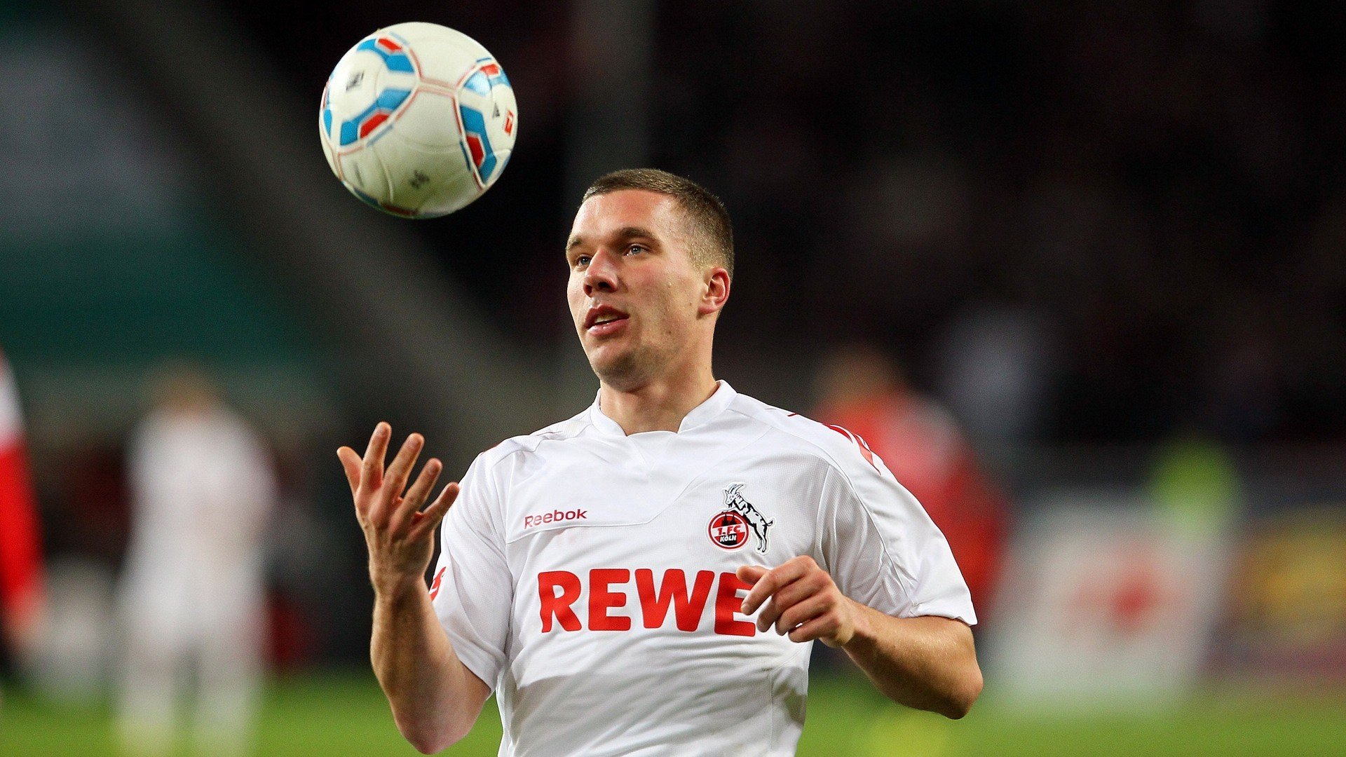 紫金军团的试金石，乔治用实力证明自己，湖人对阵篮网背后的巨星博弈