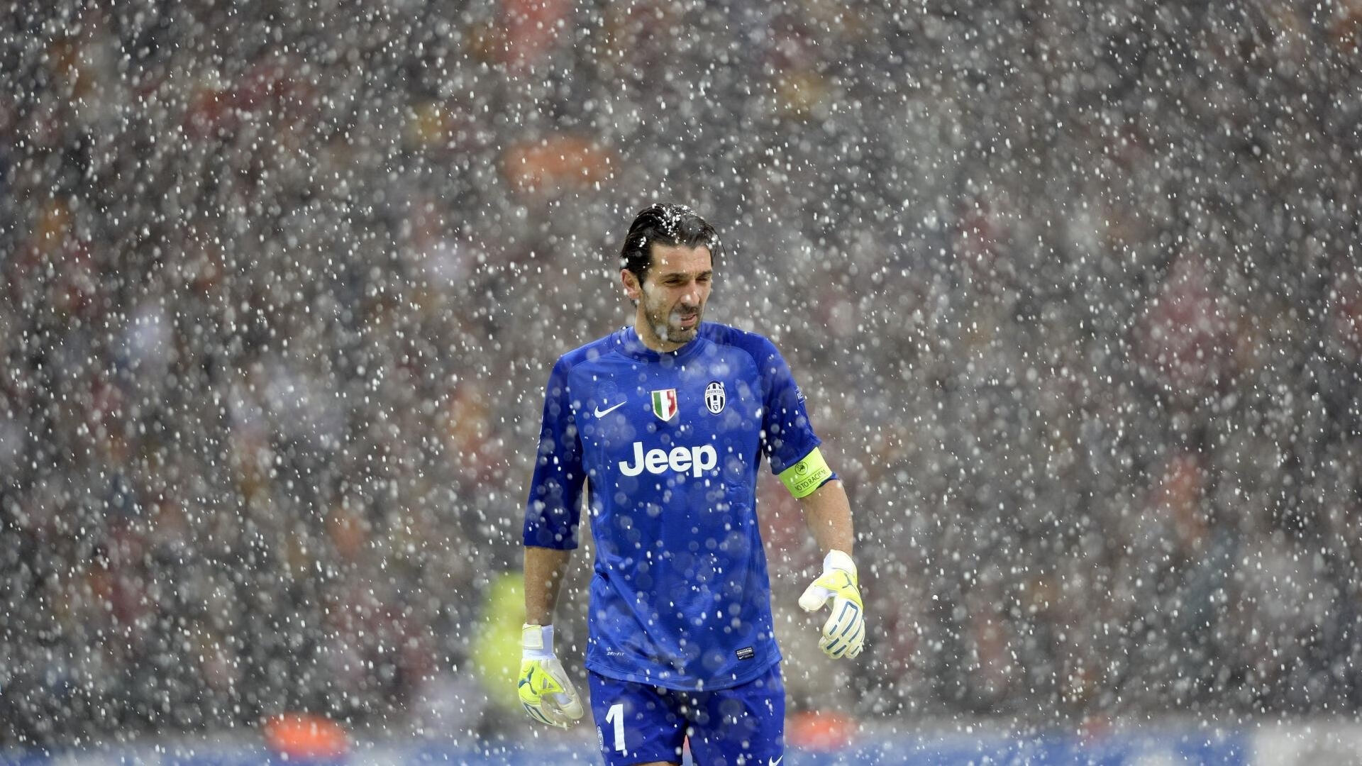 佩雷兹领军，梅赛德斯以压倒性优势碾压雷诺车队